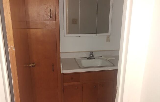 1 bed, 1 bath, 700 sqft, $750, Unit 4