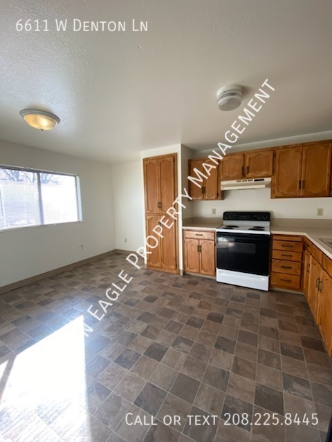 6611 W DENTON LN