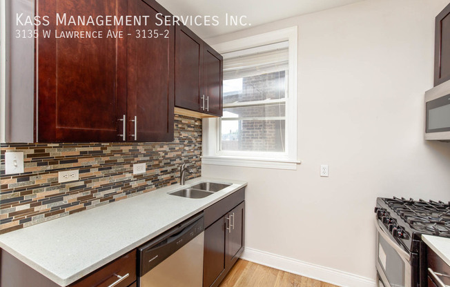 3135 W Lawrence Ave