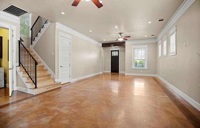 UT PRE-LEASE: Beautiful, Recently Constructed 6 Bed/ 4 Ba Home In North Loop Area, Mins To UT