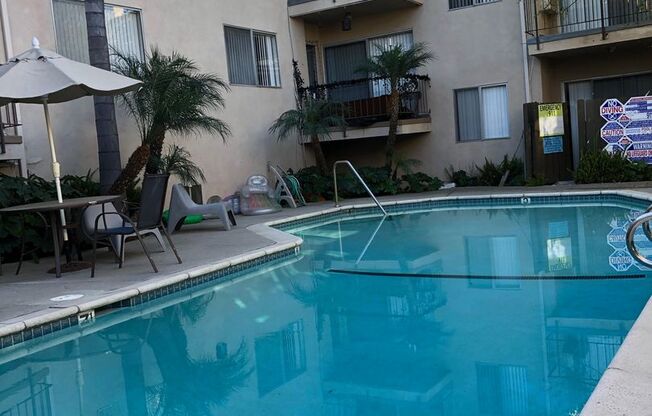 2 beds, 1 bath, 950 sqft, $2,695, Unit 18