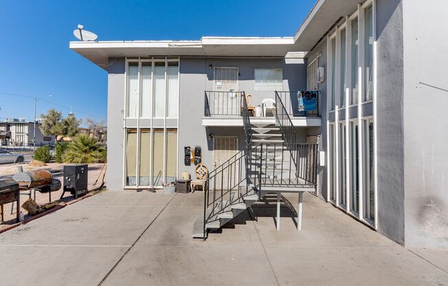 HOUSING CHOICE VOUCHER APPROVED! Bright & Spacious 2-Bedroom Upstairs Unit in Central Las Vegas!