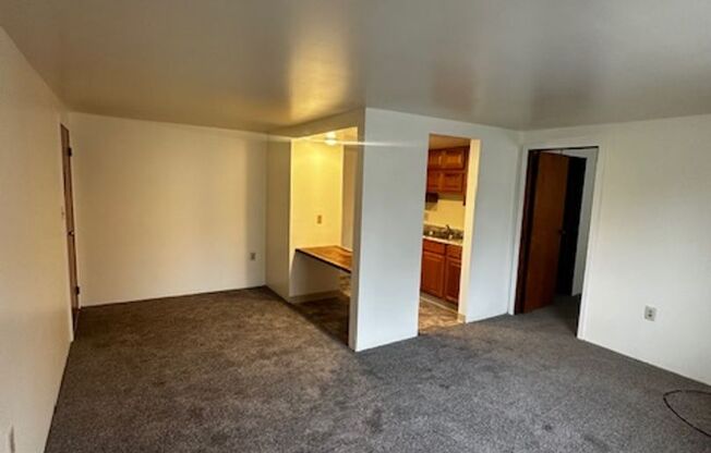 201 Whitestown Village