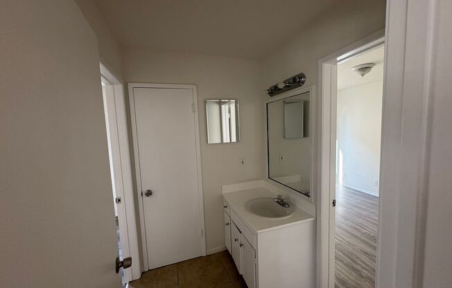 2 beds, 1 bath, $2,100, Unit 14143-01