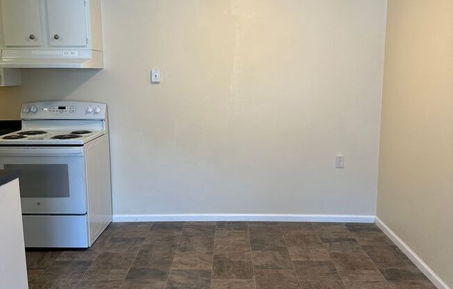 1 bed, 1 bath, 530 sqft, $650, Unit 7