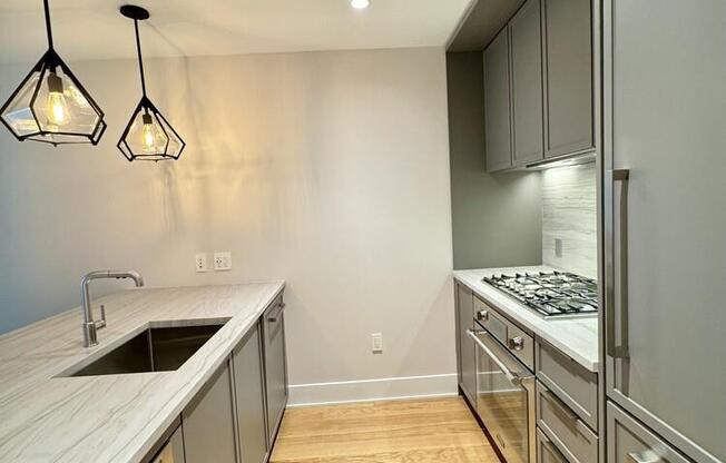 218 W 103 ST