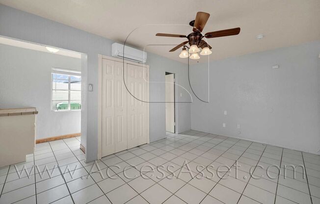 (*) Ave. La Fonda 78660