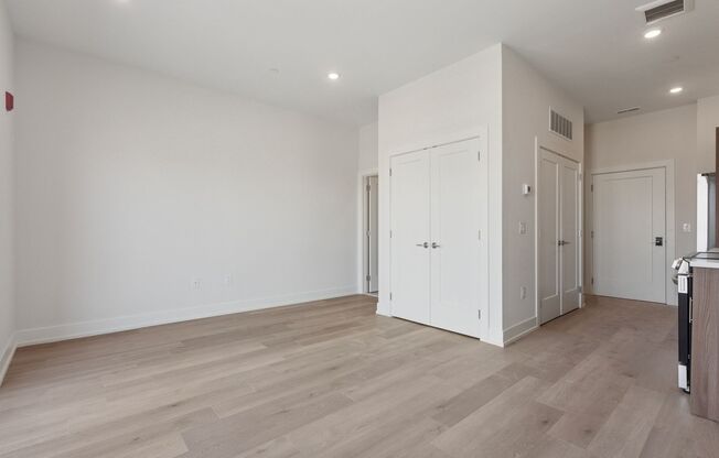 Studio, 1 bath, 430 sqft, $1,485, Unit Unit 709