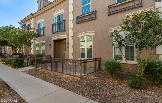 4762 E PORTOLA VLY DR