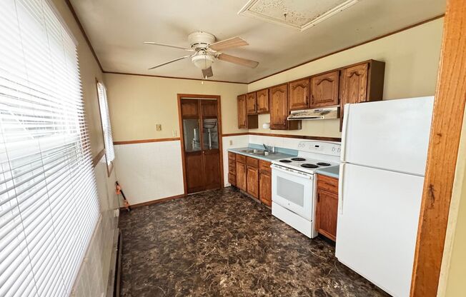 3 beds, 1 bath, $1,325