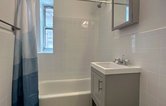 1 bed, 1 bath, $2,400, Unit 2J