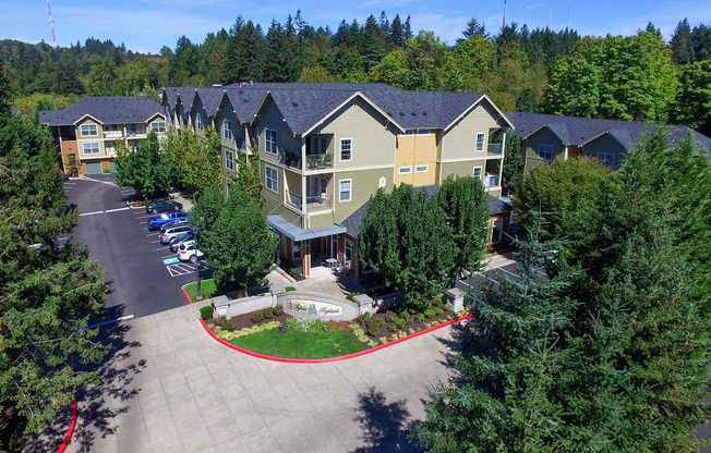 We Invite You to Commons at Sylvan Highlands Apartments in Portland, Oregon