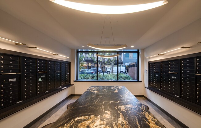 1 bed, 1 bath, $5,550, Unit 5M