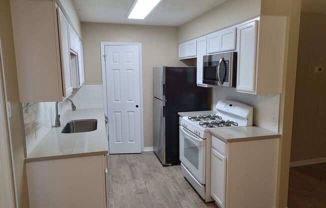 2 beds, 1 bath, $1,895, Unit UNIT B