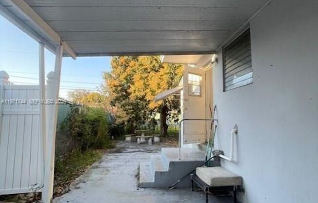 121 NE 169TH TER NORTH MIAMI BEACH, FL 33162