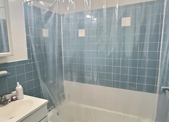 Studio, 1 bath, 999 sqft, $1,895, Unit 24