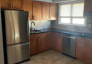 3 beds, 1 bath, $2,650, Unit 2