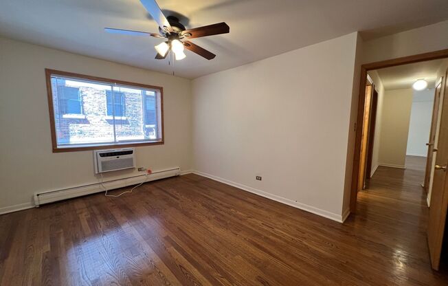 2 beds, 1 bath, 900 sqft, $2,450, Unit 417-305