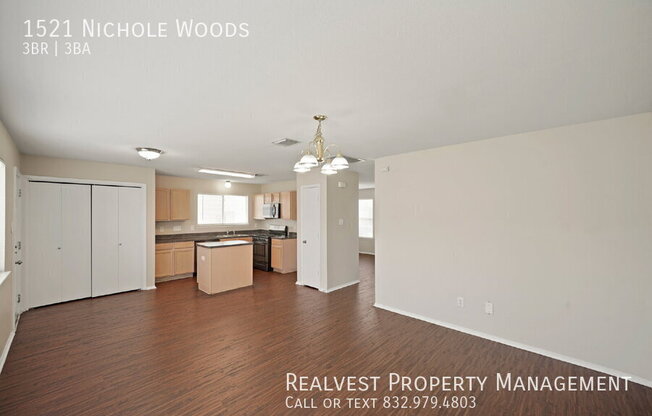 1521 NICHOLE WOODS