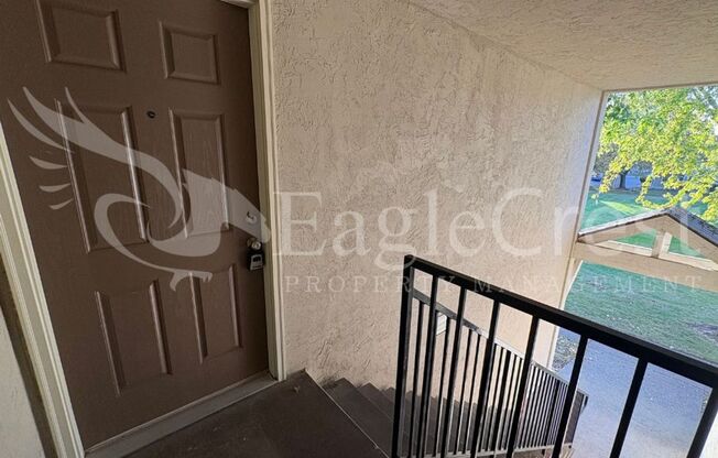 Two Bedroom Upstairs Unit in The Vineyards *$200.00 Off 2nd Month Rent**