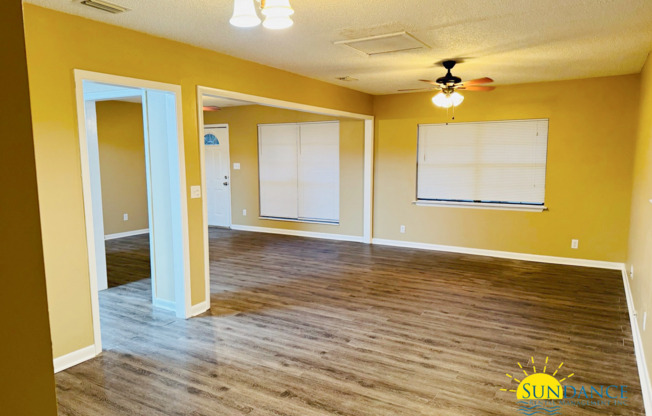 Beautiful 3 Bedroom Home In Mary Esther!