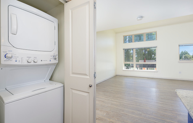 Studio, 1 bath, 461 sqft, $1,550, Unit 307