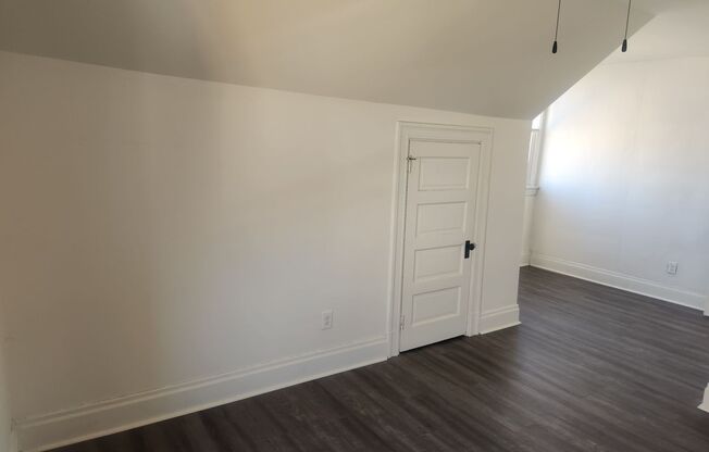 2 beds, 1 bath, 900 sqft, $1,095, Unit #3