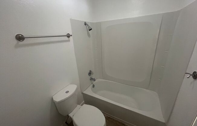 2 beds, 1.5 baths, $2,295, Unit # #I