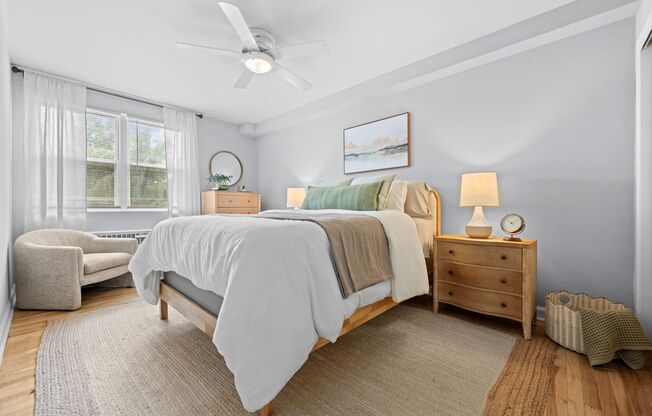 2 beds, 1 bath, 785 sqft, $2,240, Unit B3-3