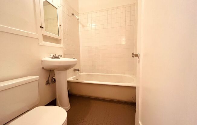 Studio, 1 bath, 551 sqft, $1,600, Unit 025