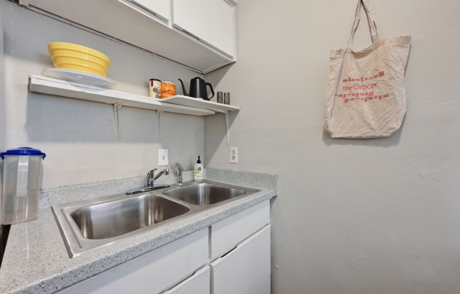Studio, 1 bath, 400 sqft, $1,075