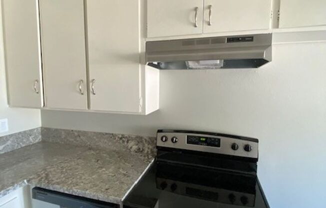 LAKEWOOD TOWNHOUSE APARTMENTS