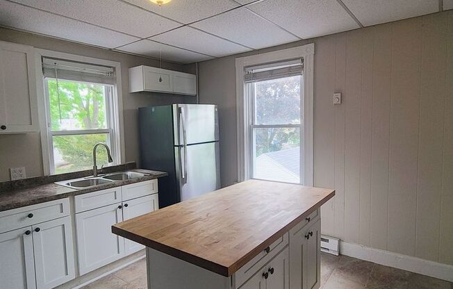 ****Cranston/Auburn Neighborhood - Two Bed $1,995**