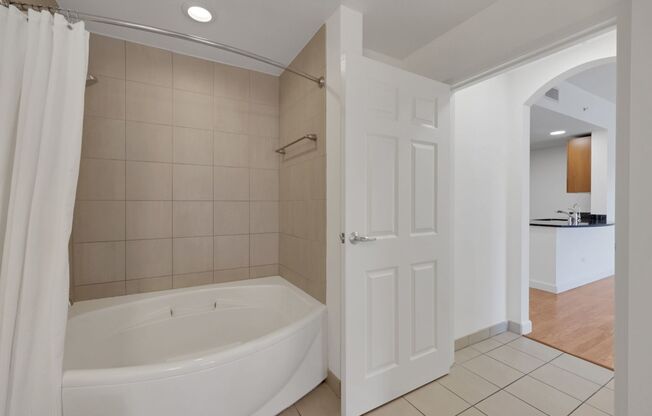 1 bed, 1 bath, $2,000, Unit # 3503