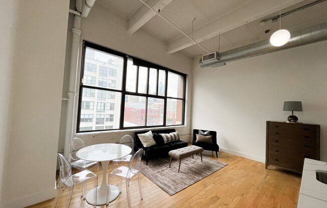 2 beds, 1 bath, 950 sqft, $1,975, Unit 707