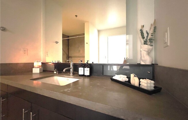 1 bed, 1 bath, 990 sqft, $3,200, Unit 606