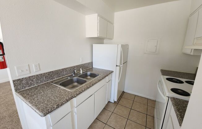 2 beds, 1 bath, 717 sqft, $1,000, Unit Unit 3