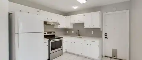 300 ROANOKE DR