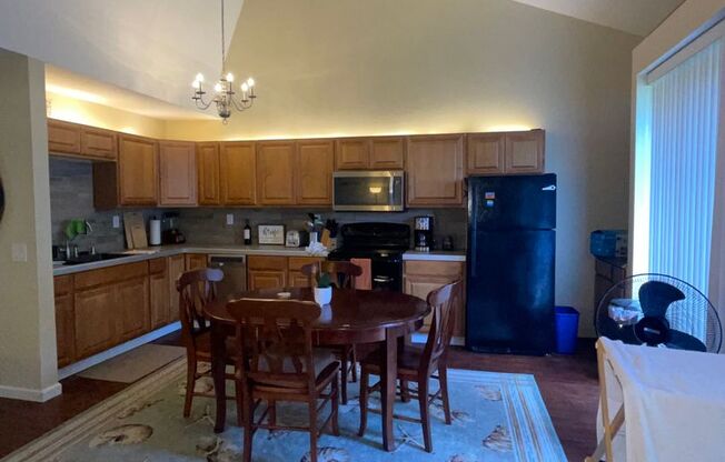 2 beds, 1 bath, $1,800, Unit unit 39C