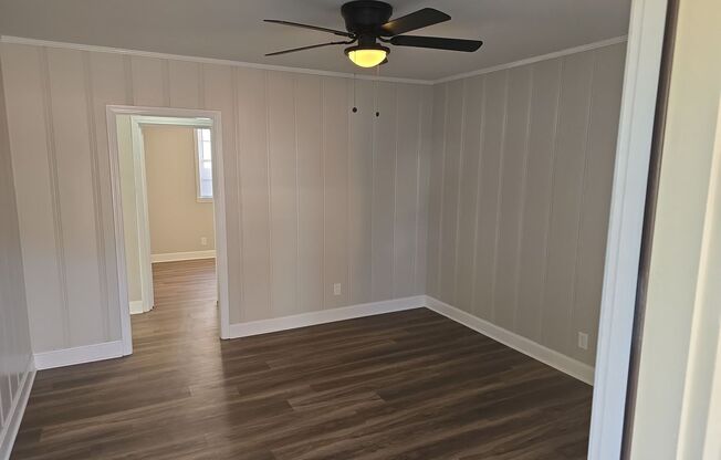 2 beds, 1 bath, $1,095, Unit 3702 Live Oak