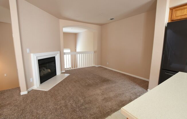 Bright 3 Bedroom 2.5 Bath Tri Level Townhouse in Evergreen!