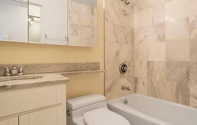 Studio, 1 bath, 422 sqft, $3,400, Unit 4X