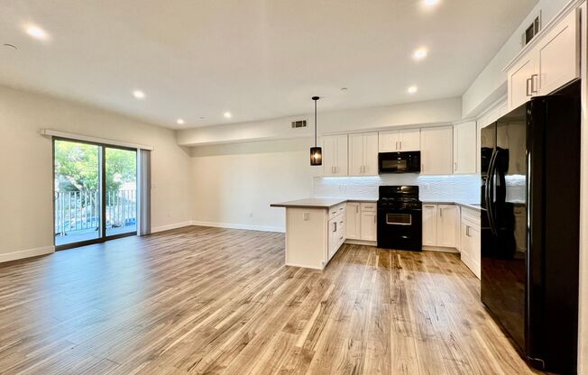 340 N. Oxford Ave.
