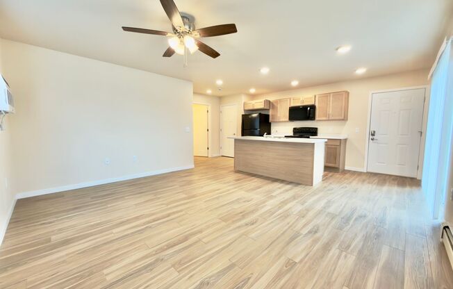 1 bed, 1 bath, 645 sqft, $1,379, Unit EC 4242-01