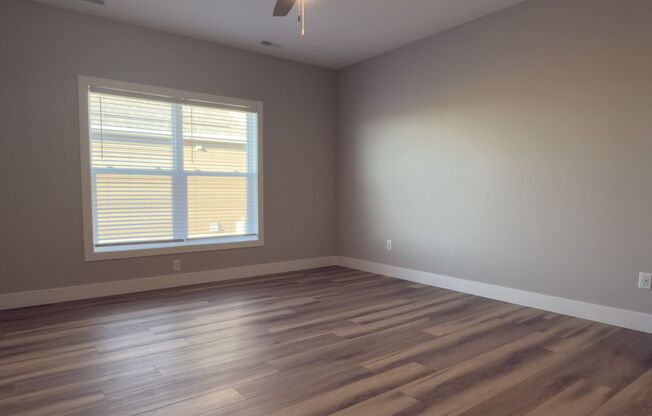 3 beds, 2 baths, 1,300 sqft, $3,399