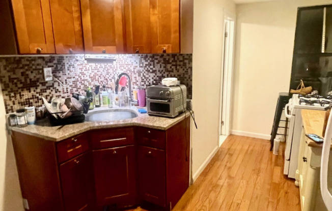 2 beds, 1 bath, $3,095, Unit 6