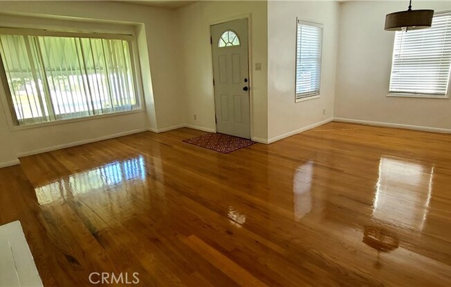 3 beds, 1 bath, 1,199 sqft, $3,700