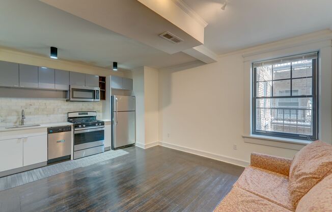 3 beds, 2 baths, 736 sqft, $2,995, Unit 41