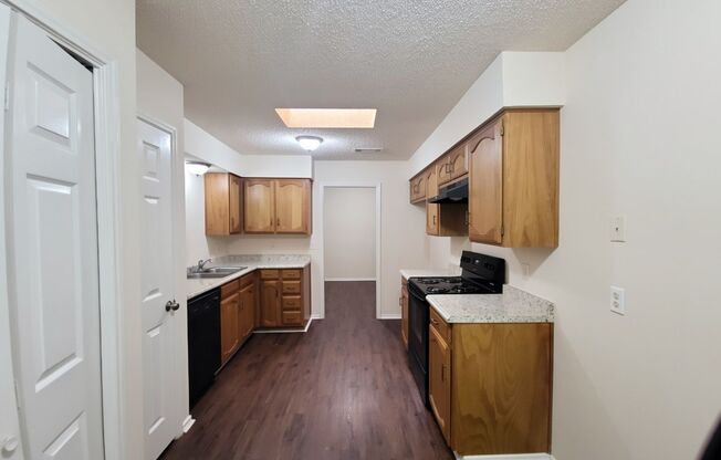 2BR/2BA Single-Family Home in Euless