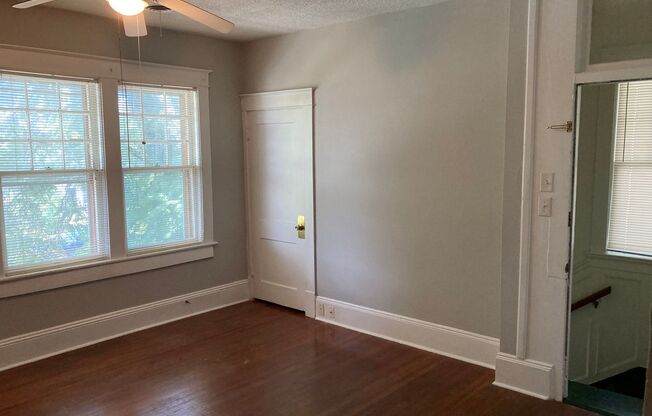 1Bedroom/ 1 Bath Apartment on Fourth St.